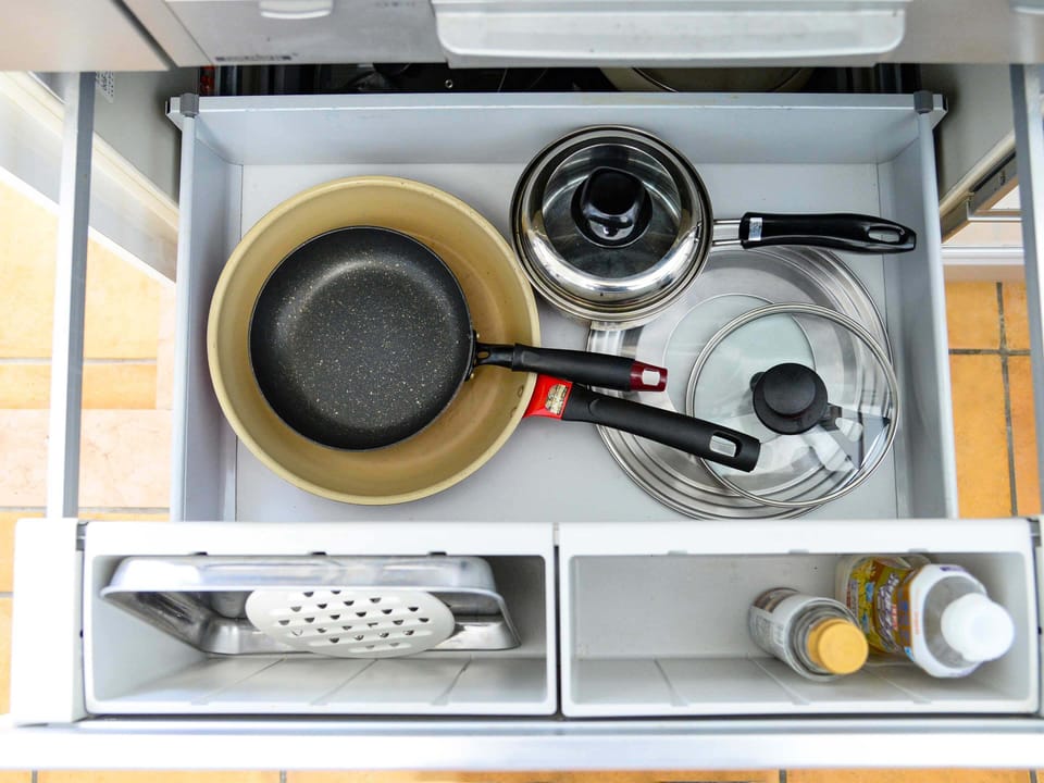Family Cottage | Private kitchen | Fridge, microwave, stovetop, electric kettle
