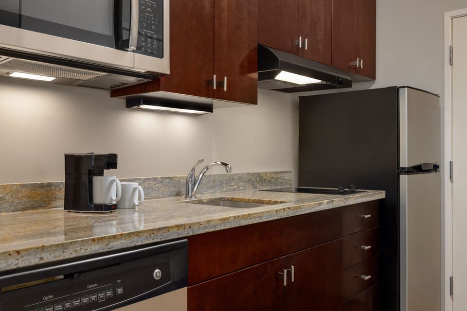 Fridge, microwave, stovetop, dishwasher