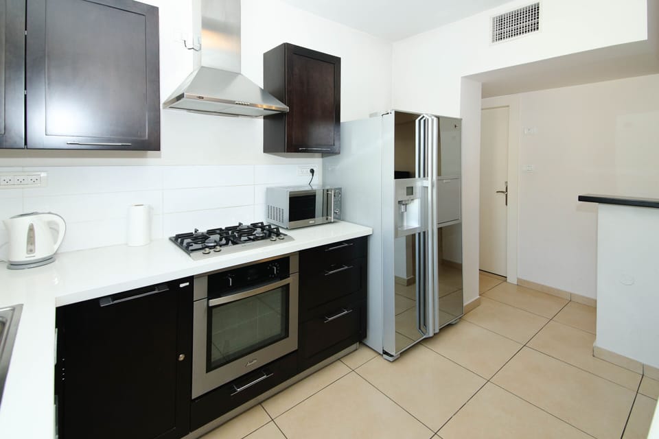 Luxury Apartment | Private kitchen | Full-size fridge, microwave, oven, stovetop