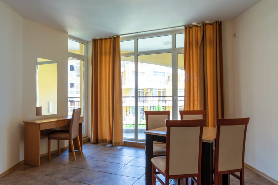 Superior Double Room | Living area | 25-inch flat-screen TV with cable channels, TV