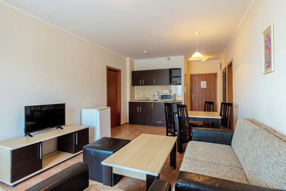 Apartment, 1 Bedroom, Kitchenette | Living area | 25-inch flat-screen TV with cable channels, TV