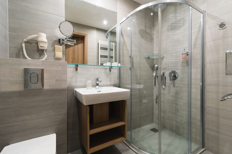 Free toiletries, hair dryer, bathrobes, towels