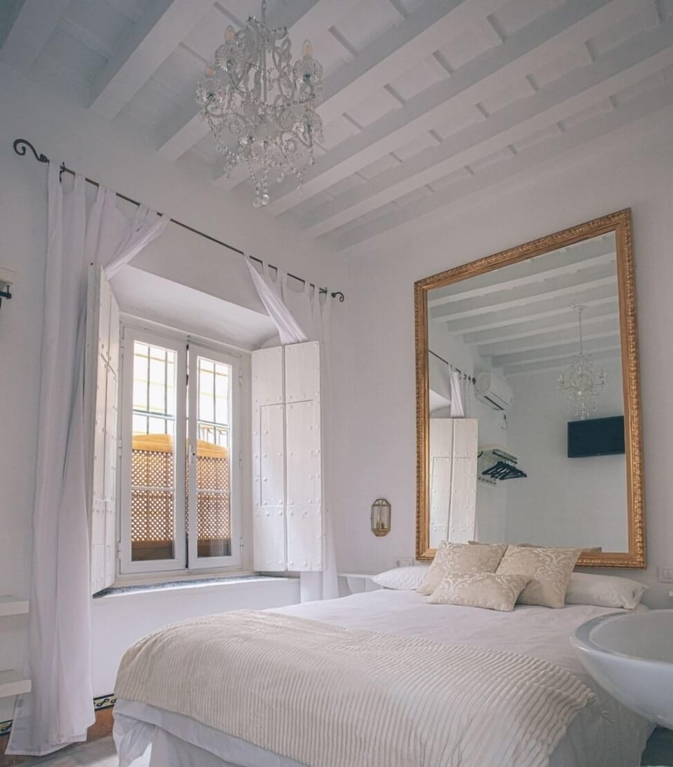 Basic Double Room | Down comforters, in-room safe, desk, laptop workspace