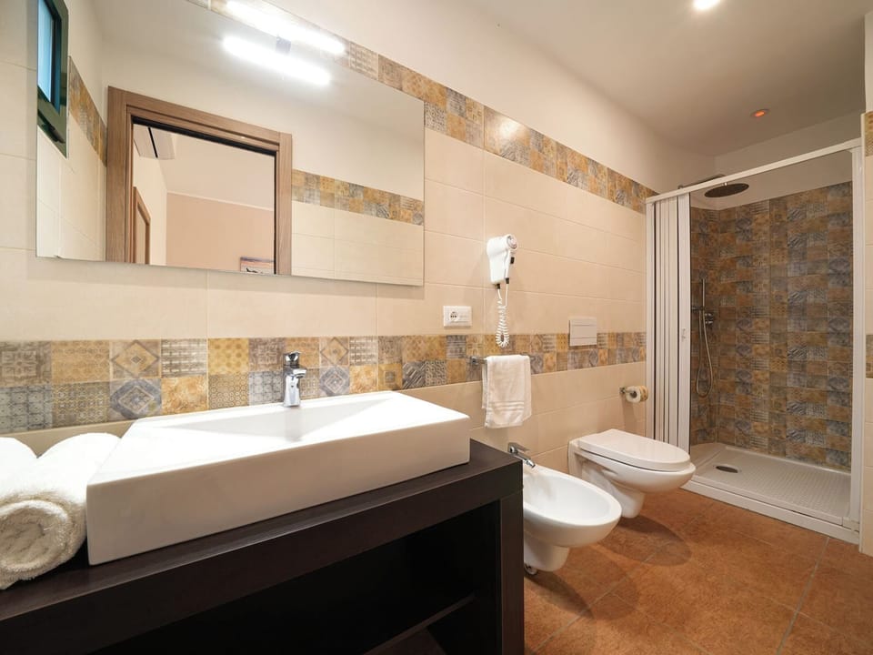 In-room safe, desk, soundproofing, free WiFi