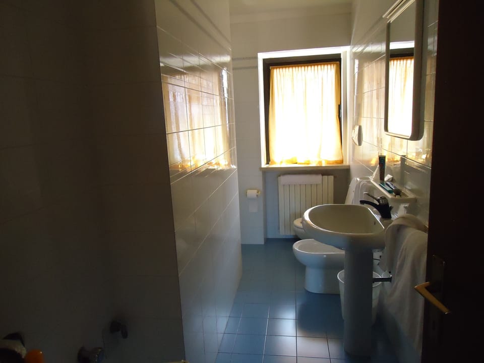 Family Room, Connecting Rooms | Bathroom | Shower, hair dryer, bidet, towels