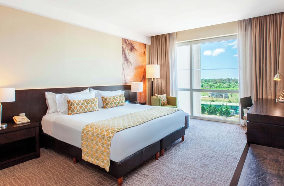 Superior Room, 1 King Bed | Premium bedding, down comforters, pillowtop beds, minibar