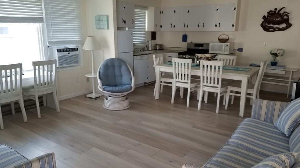 LIVING-AREA-BRASS-EAGLE-3-OCEAN-CITY