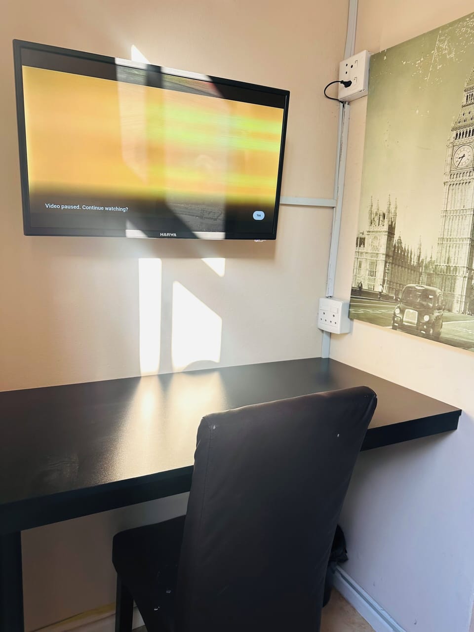 Comfort Room, 1 Double Bed, Roll-in Shower, Non Smoking | Free WiFi, bed sheets