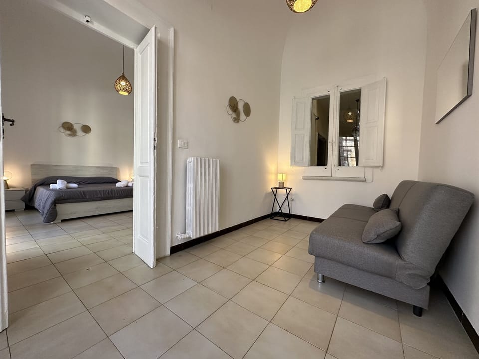 Deluxe Apartment | Premium bedding, memory foam beds, laptop workspace, WiFi (free)