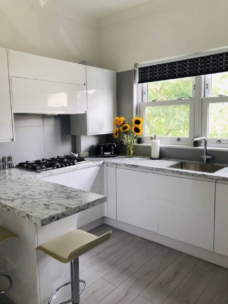 Kitchen - Seating Area