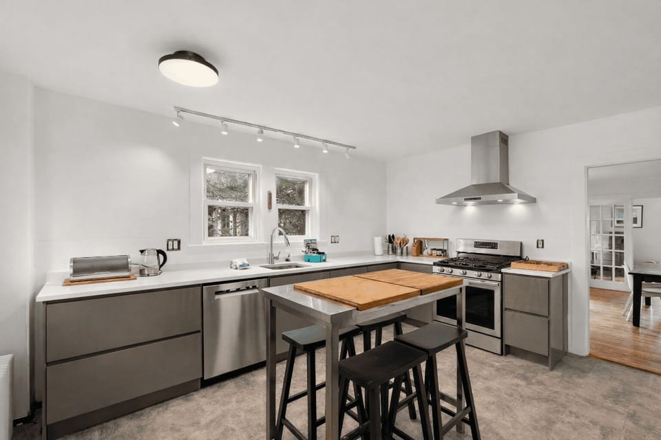 A fully equipped kitchen featuring modern appliances.
