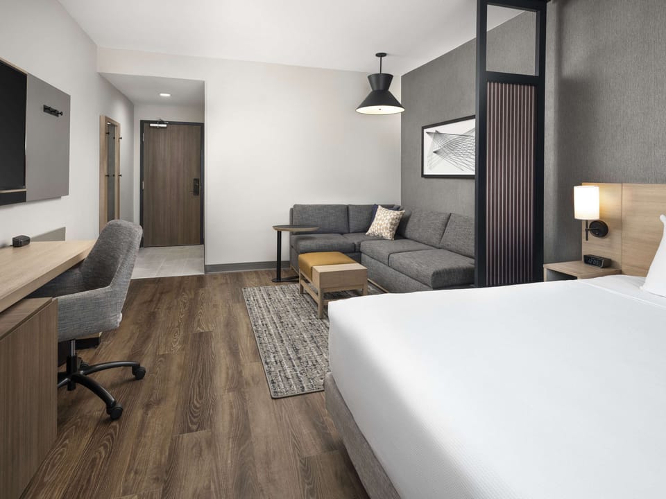 Premium bedding, in-room safe, desk, free WiFi