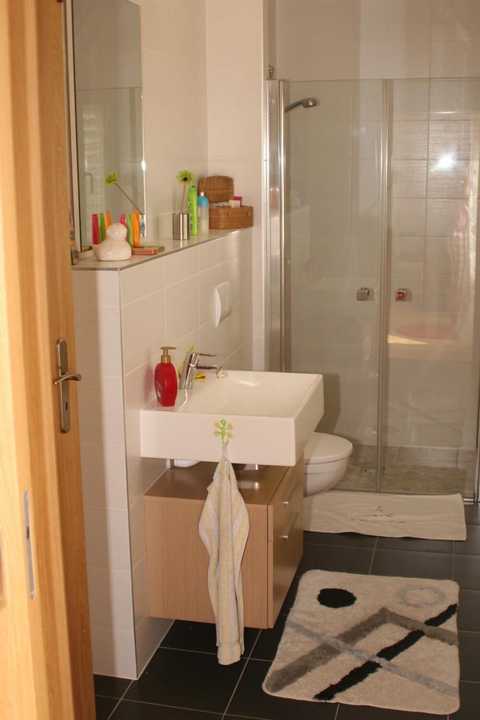 Double Room, Terrace | Bathroom | Shower, free toiletries, hair dryer, towels