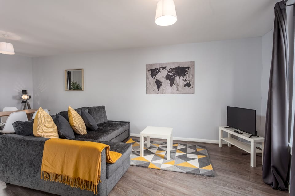 Comfort Apartment, 1 Double Bed, Non Smoking | Living area | 22-inch flat-screen TV with satellite channels, TV, Netflix
