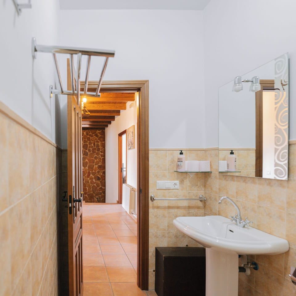 House, 6 Bedrooms, Private Pool, Mountain View | Bathroom | Towels