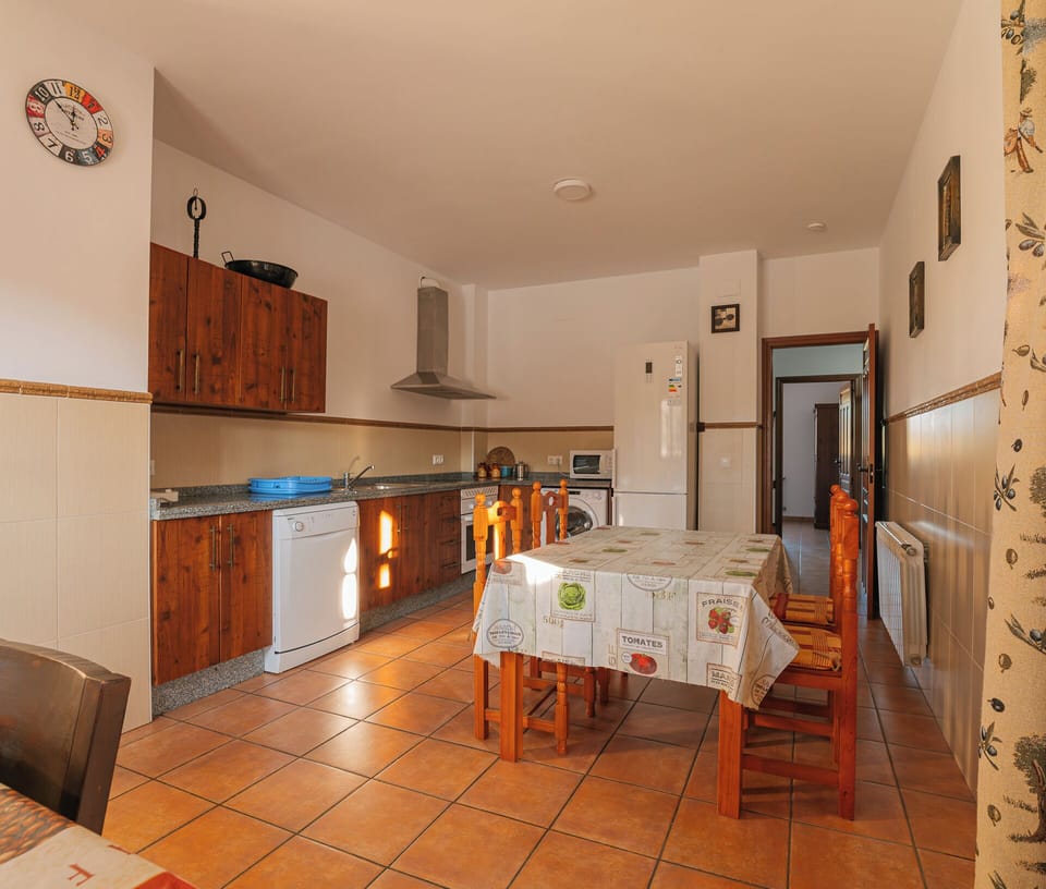 House, 6 Bedrooms, Private Pool, Mountain View | Private kitchen