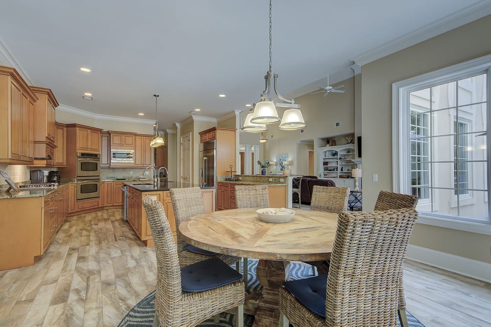 Kitchen Eating Area