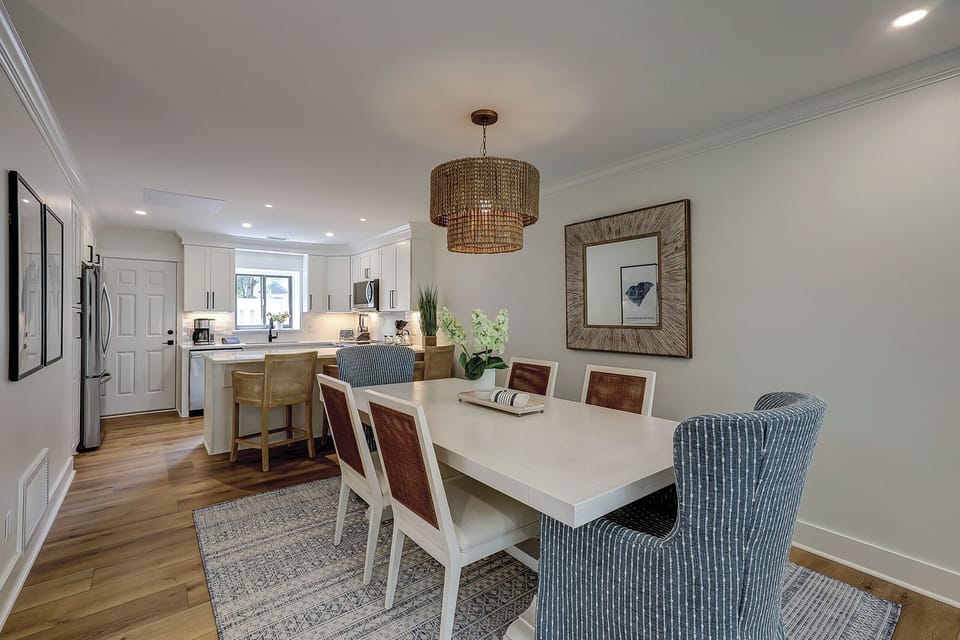 Dining area/kitchen