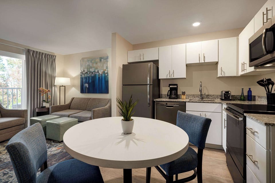 Suite, 2 Bedrooms | Pillowtop beds, laptop workspace, blackout drapes, iron/ironing board