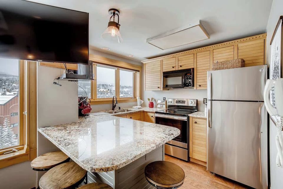 Fully Stocked Kitchen, Stainless Appliances, AMAZING Views