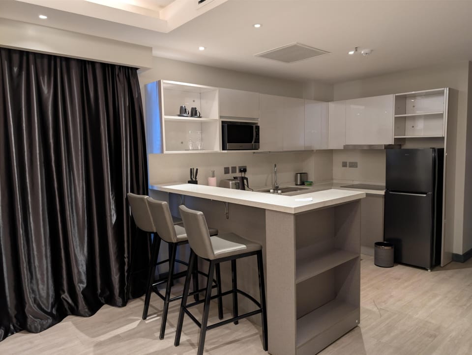 Executive Suite Room | Private kitchenette | Eco-friendly cleaning products