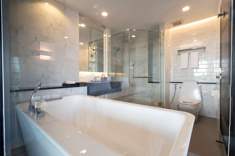 Suite, 1 King Bed, Balcony, River View | Bathroom | Free toiletries, hair dryer, bathrobes, slippers