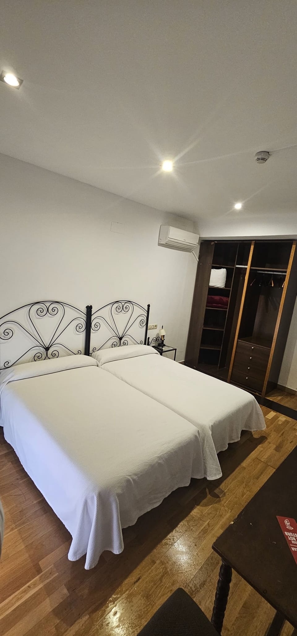 Classic Double Room | WiFi (free), bed sheets