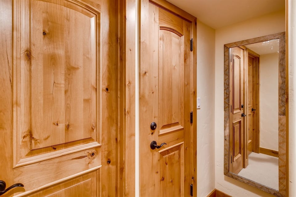 Vail Village location w/pool and free parking