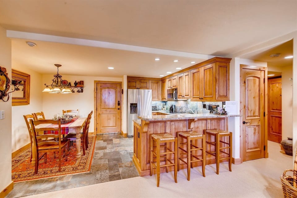 Vail Village location w/pool and free parking