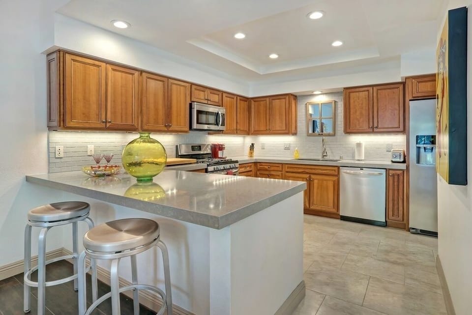 Kitchen & Bar Counter