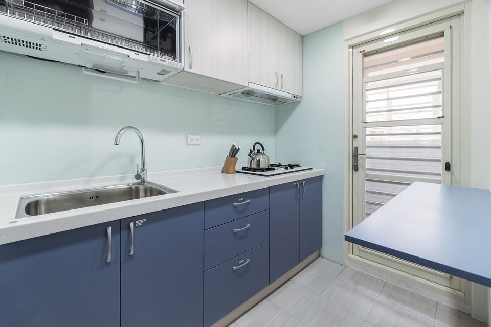 Fully Equipped Kitchen w/ Cooking & Dining Essentials