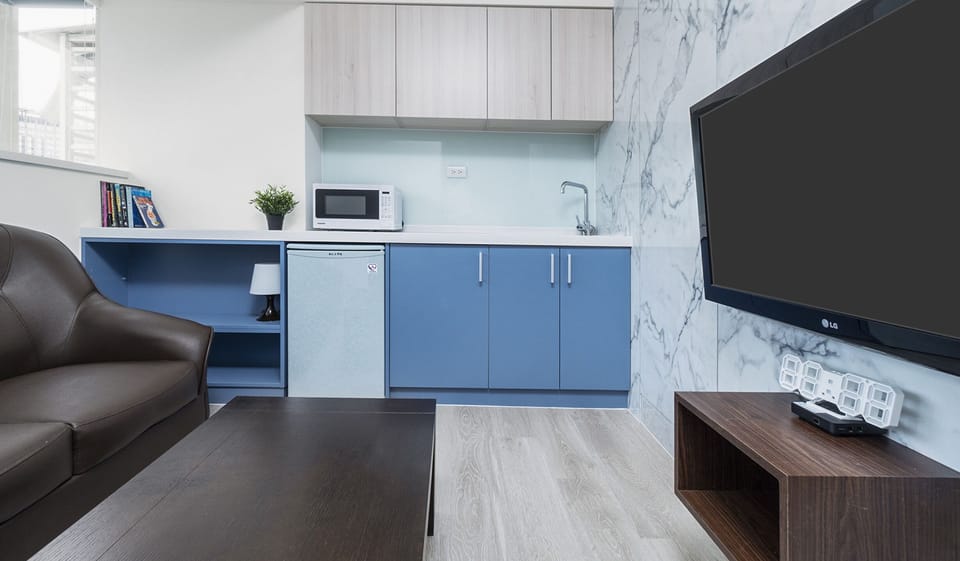 Bedroom 3 (Ensuite)
• Double & Single Bed
• Living Area & Kitchenette
• Bathroom