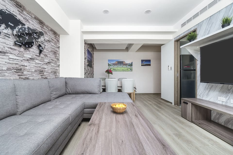 Comfy Living Room:
• 55” Cable TV 
• Open Space with Dining Area
