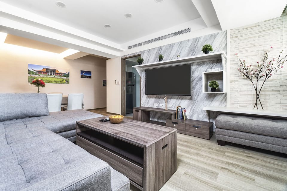 Comfy Living Room:
• 55” Cable TV 
• Open Space with Dining Area