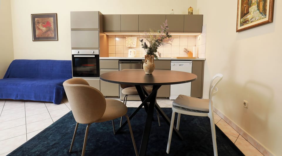 City Apartment, 1 Bedroom, Balcony | Private kitchen | Fridge, microwave, stovetop, coffee/tea maker