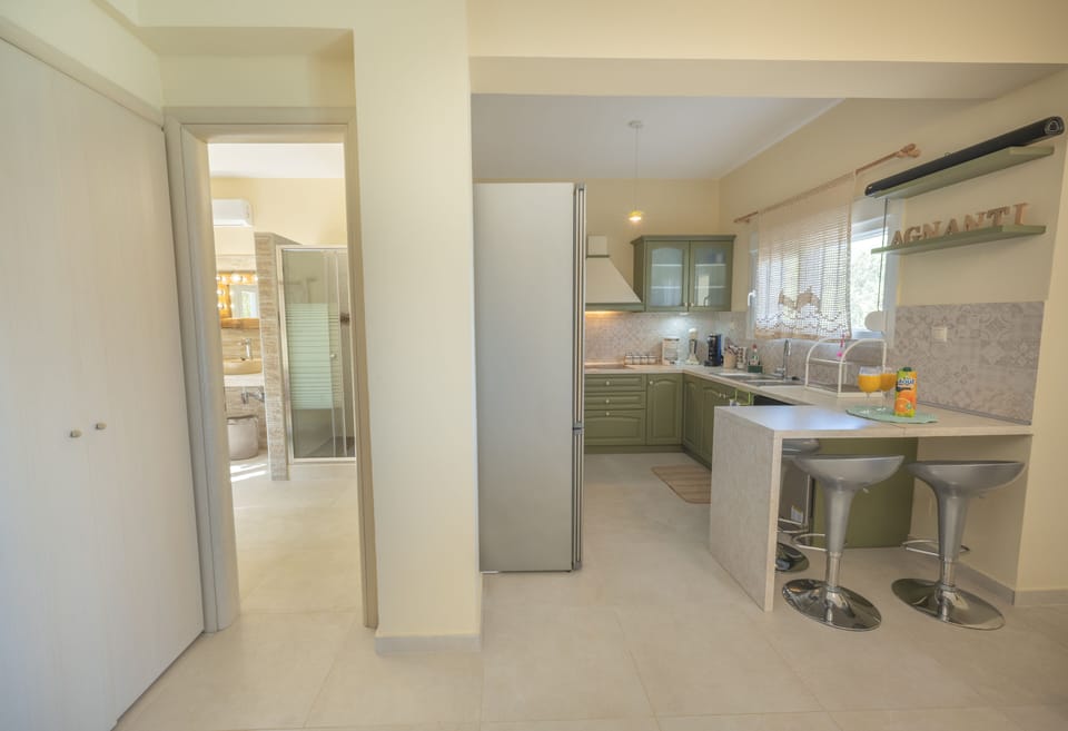 Kitchen and preparation room with shower