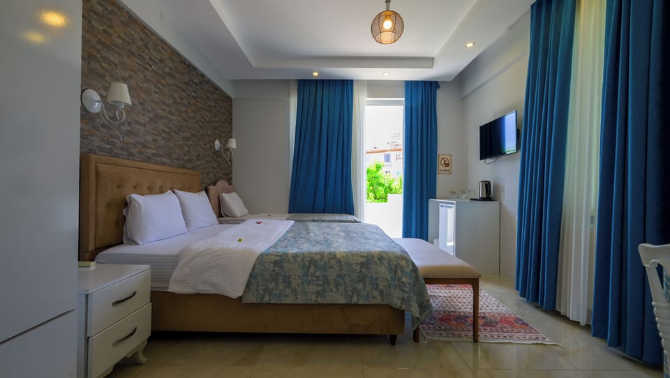 Deluxe Room, 1 King Bed (2 People) | Egyptian cotton sheets, premium bedding, down comforters