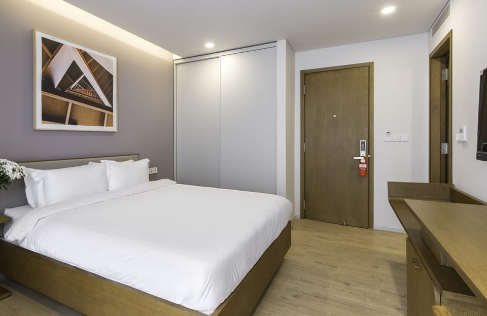 Superior Room | Minibar, in-room safe, soundproofing, iron/ironing board