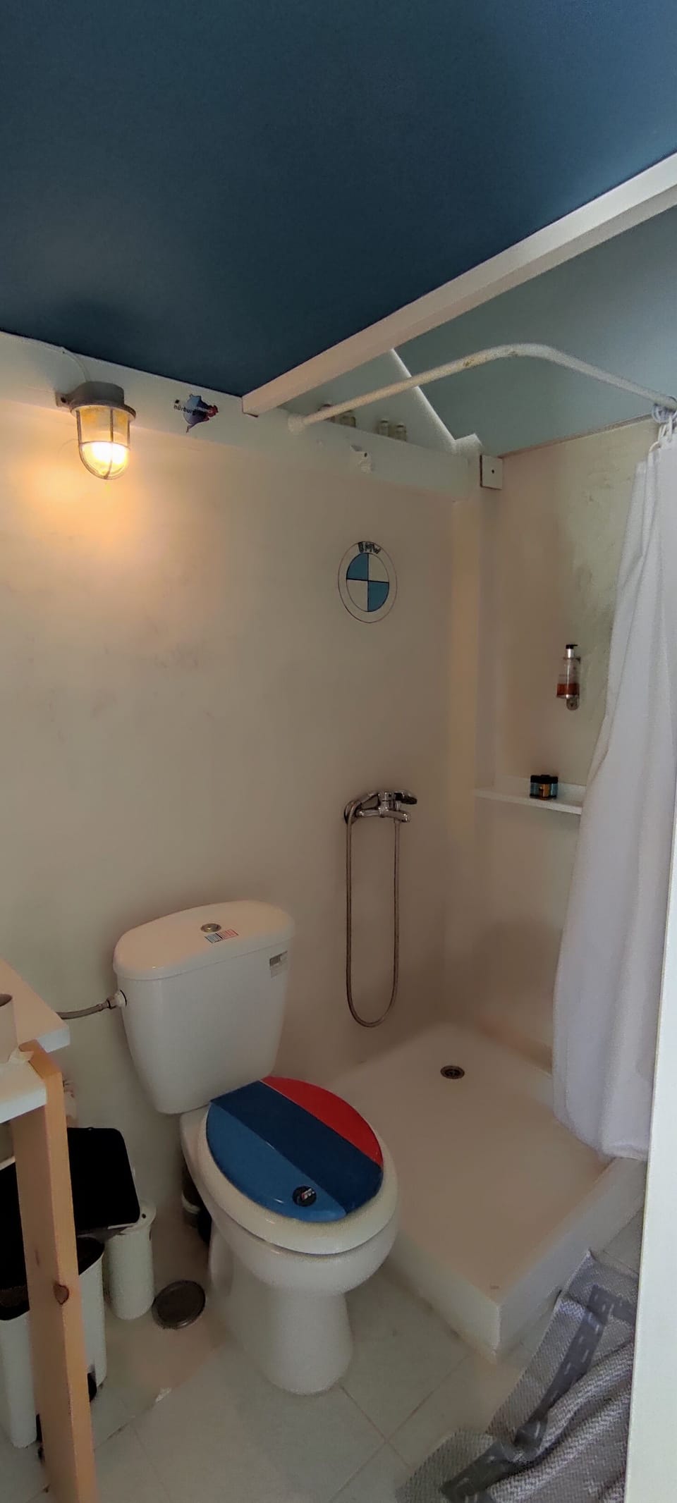 Deluxe Double Room | Bathroom | Shower, free toiletries, hair dryer, towels