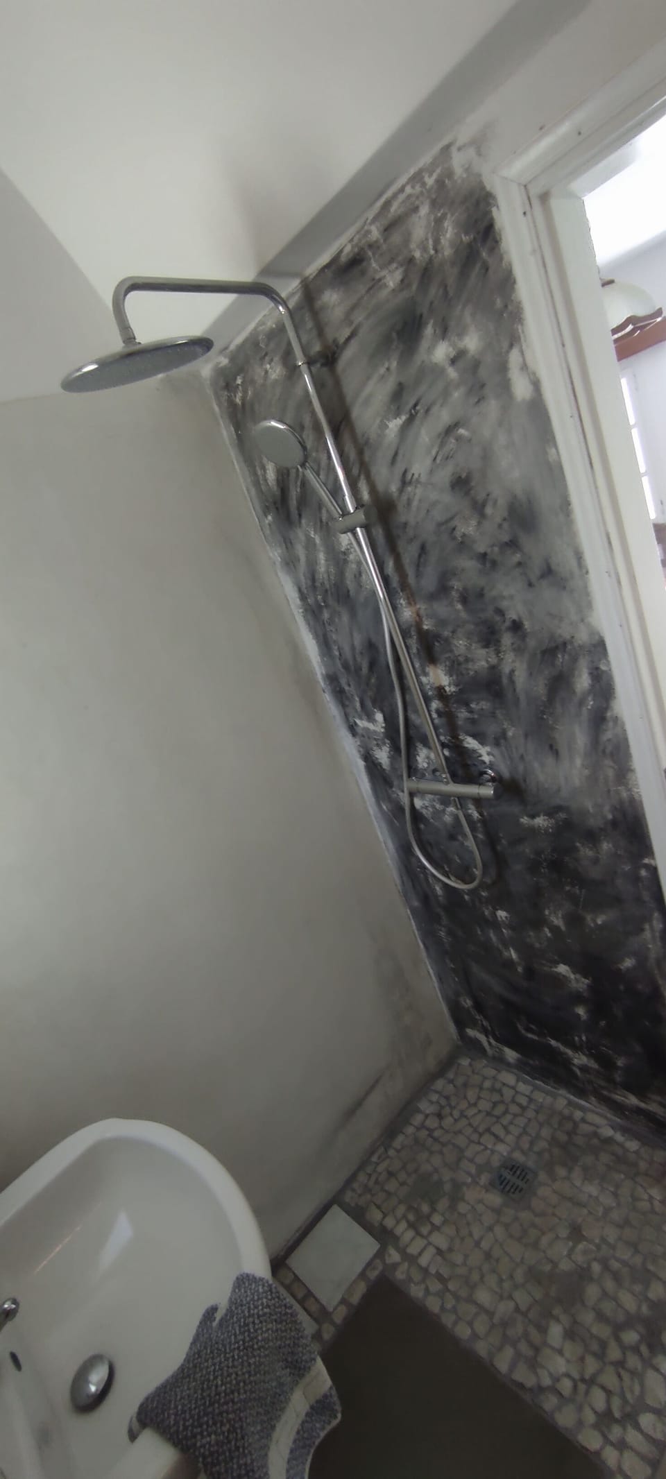 Deluxe Double Room | Bathroom | Shower, free toiletries, hair dryer, towels