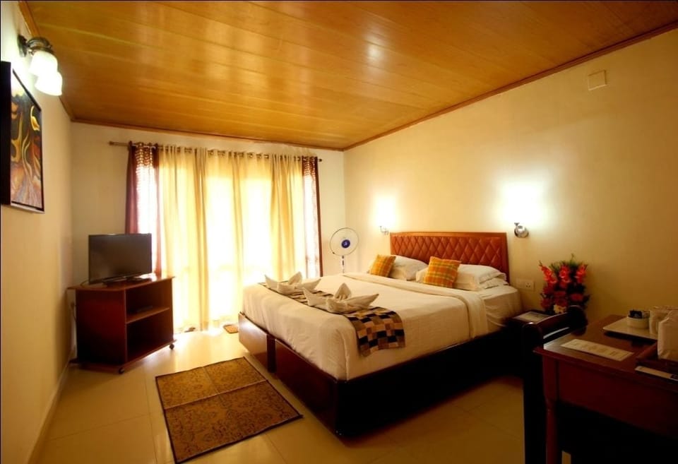 Superior Room, 1 King Bed, Mountain View | In-room safe, desk, soundproofing, iron/ironing board