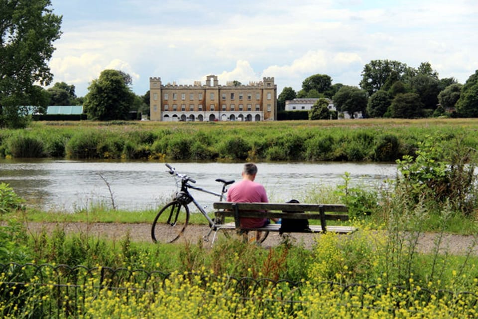 Walks and bike rides on the Thames path (5/6 mins walk away)