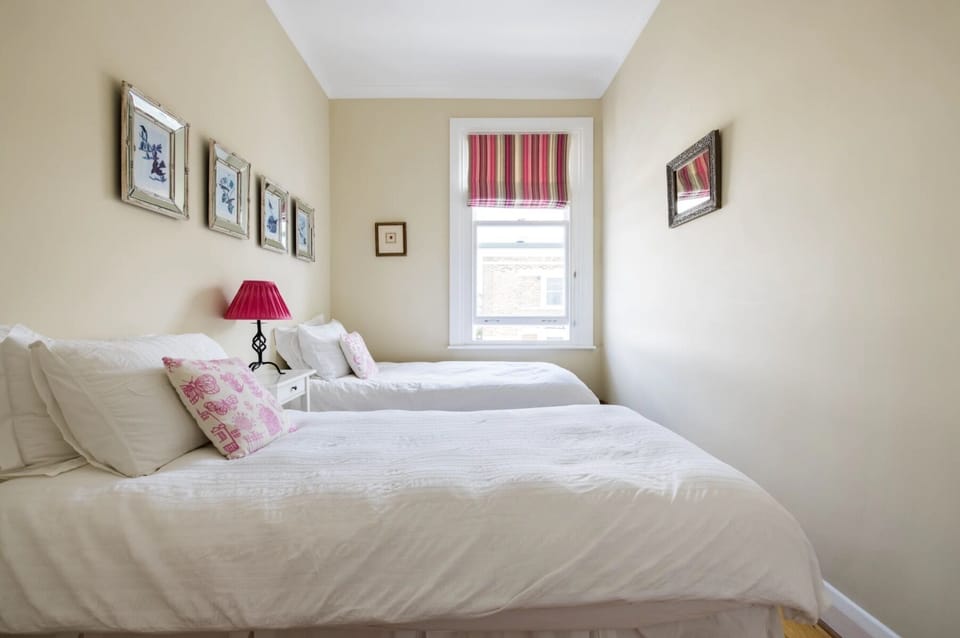 Two Bedroom Apartment: Twin bedroom (can be either twin or double)