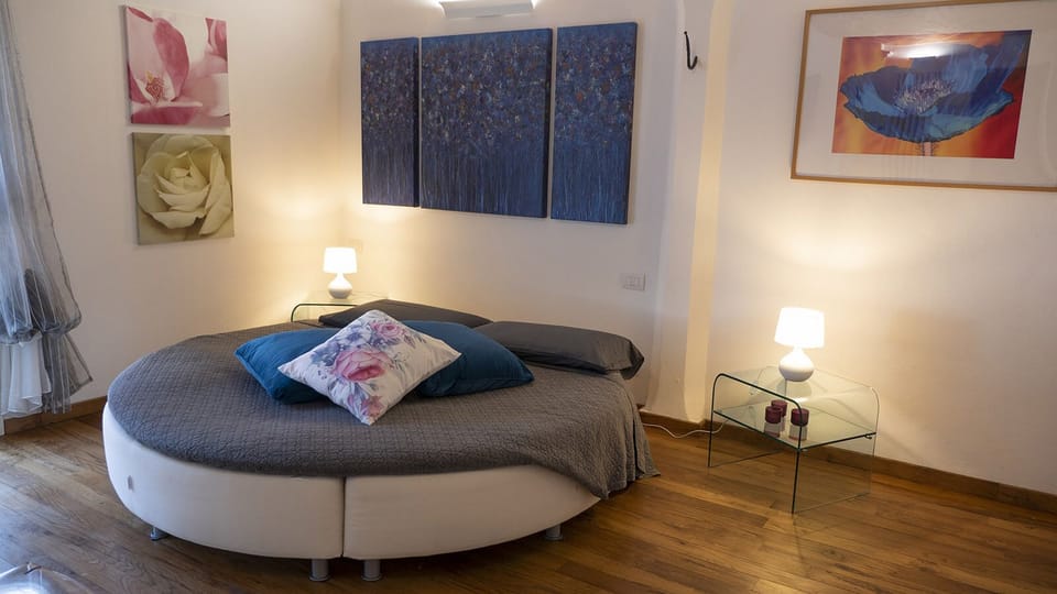 Romantic Room, 1 Bedroom, Private Bathroom (Millefiori) | Premium bedding, down comforters, pillowtop beds, minibar