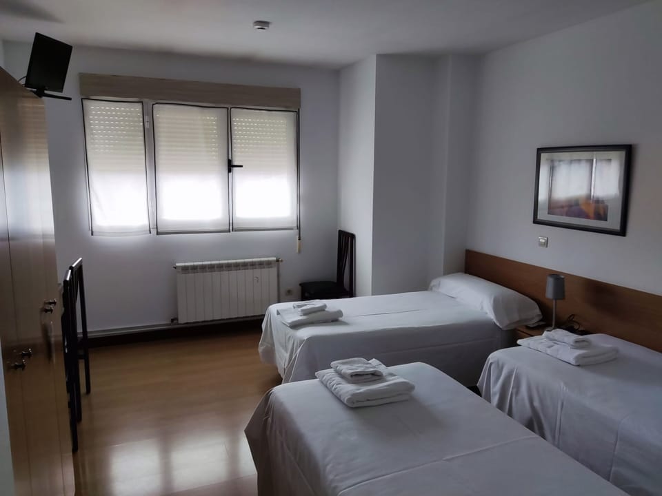 Triple Room, Private Bathroom | Soundproofing, free WiFi, bed sheets