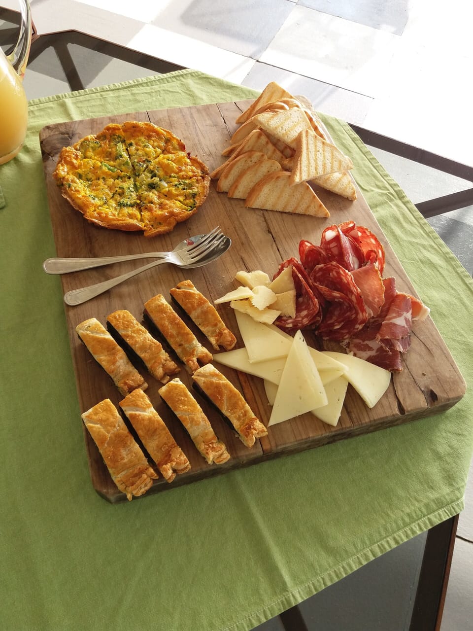Daily buffet breakfast for a fee