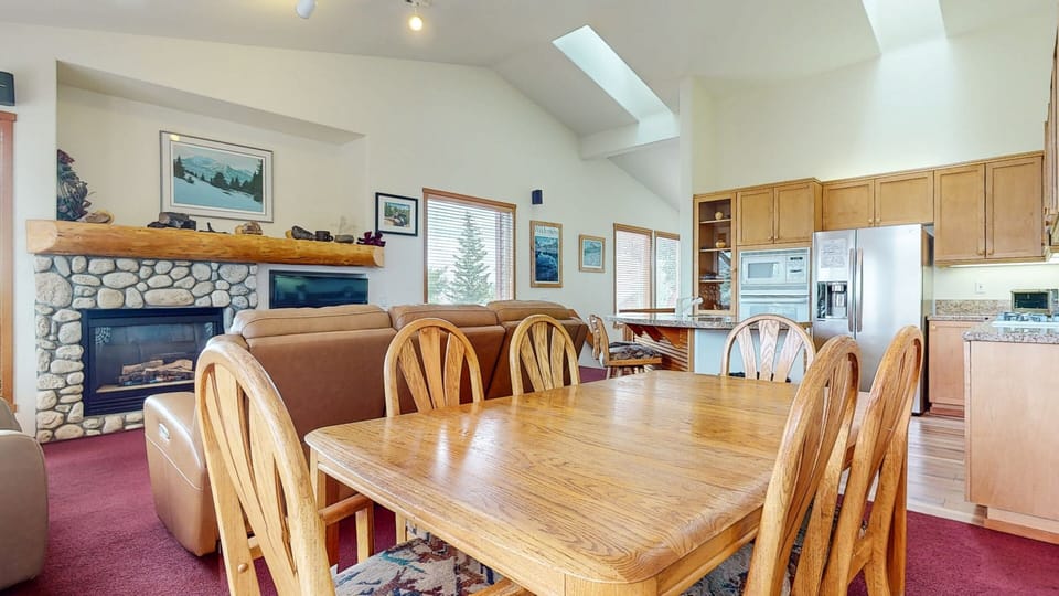 Condo, 3 Bedrooms | Dining