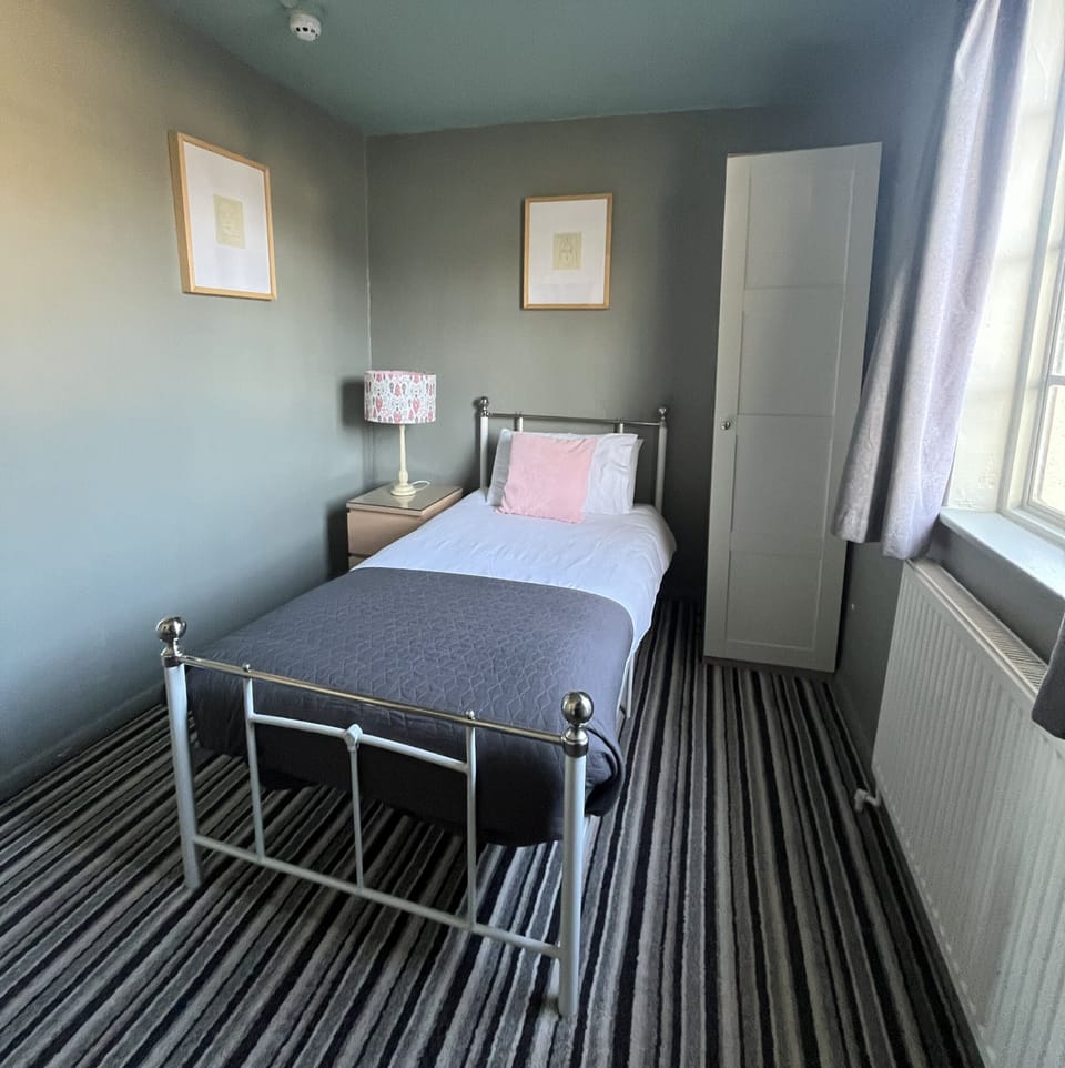 Standard Single Room | In-room safe, iron/ironing board, travel crib, free WiFi