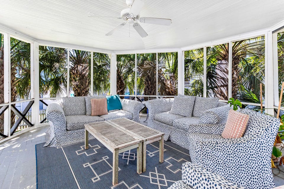 Screened in porch