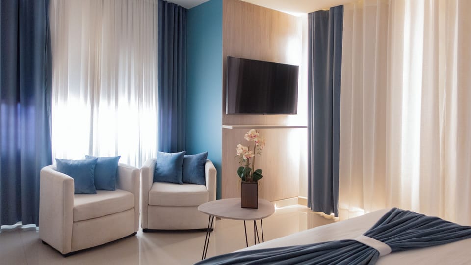 Deluxe Suite | Living area